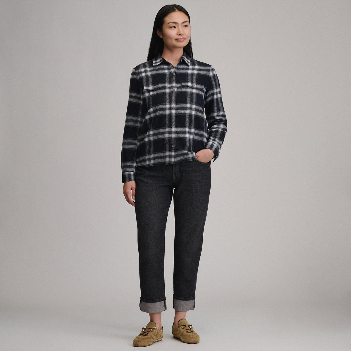 Women's Long-Sleeve Heritage Soft Classic Flannel Shirt-Black-4