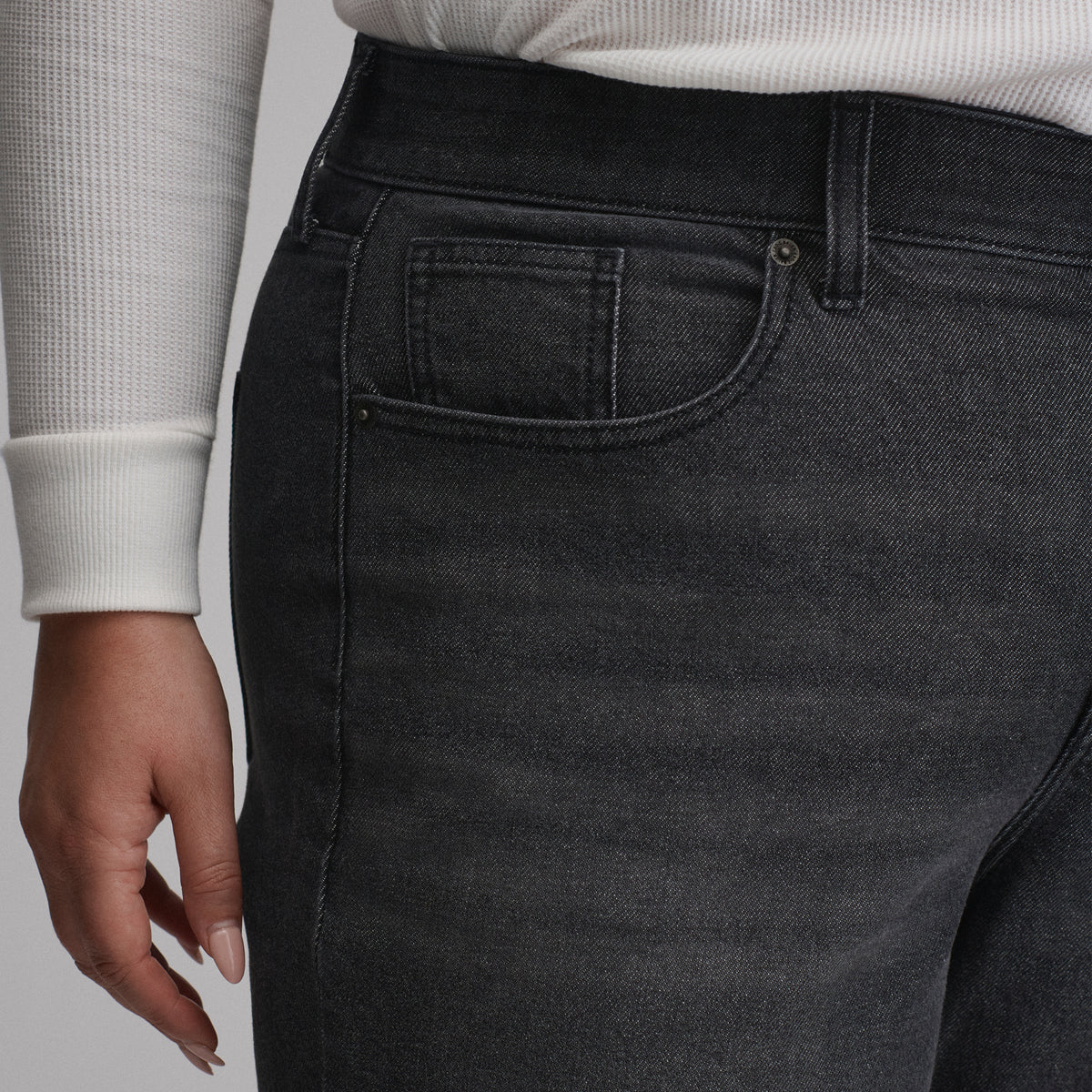 Women's Iconic Perfect Straight Jean-Washed Black-11